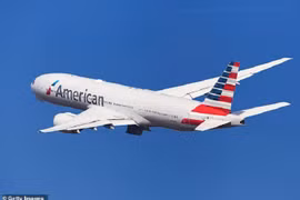 Hỏa hoạn ở khoang hành khách, máy bay chở 166 người hạ cánh khẩn