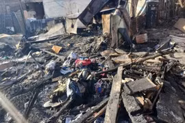 Nhà hai tầng bất ngờ đổ sập, bé 1 tuổi tử vong