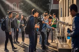 Kinh hãi phát hiện thi thể trong bể chứa nước ở trường y