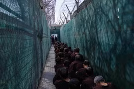 Bên trong nơi giam giữ tù nhân IS tại Iraq