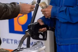 Doanh nghiệp xăng dầu sắp được kê khai, tự quyết giá bán