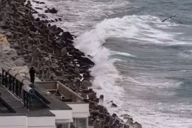 Chile sơ tán 1,4 triệu người trước nguy cơ sóng thần