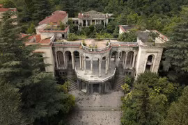 Ngỡ ngàng vẻ đẹp ma mị của loạt địa điểm bỏ hoang ở Gruzia