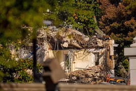 Cận cảnh Cánh Đông Nhà Trắng bị phá dỡ xây phòng khiêu vũ