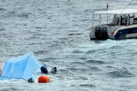 Lật thuyền chở du khách Pháp, 3 người thiệt mạng