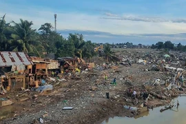 Cảnh tan hoang ở Philippines sau bão Kalmaegi