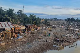 Cảnh tan hoang ở Philippines sau bão Kalmaegi