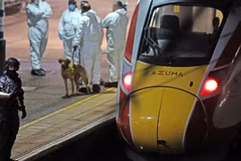 Thông tin mới về nghi phạm vụ đâm dao trên tàu ở Anh