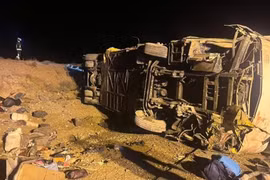 Tai nạn xe buýt trên cao tốc ở Iran, 13 người thiệt mạng