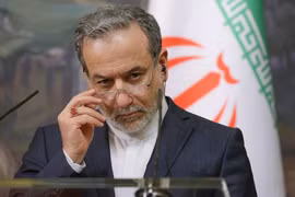 Iran cảnh báo sẽ tập kích căn cứ của Mỹ nếu bị tấn công