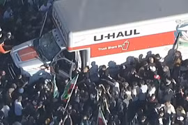 Diễn biến vụ xe tải lao vào đám đông ở Mỹ