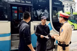Công an Hà Nội siết kiểm tra, xử lý xe khách vi phạm dịp nghỉ lễ