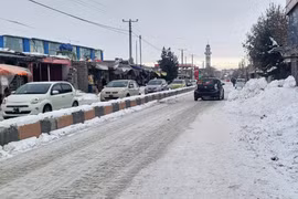 Mưa lớn, tuyết rơi dày khiến hơn 170 người thương vong ở Afghanistan