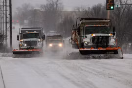 Bão mùa đông càn quét nước Mỹ, hàng nghìn chuyến bay bị hủy