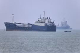 Iran - Oman tiến gần thỏa thuận mở lại eo biển Hormuz