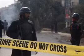 Xe cảnh sát bị phục kích ở Pakistan, 6 người thương vong