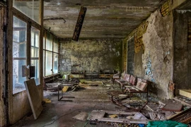 Ám ảnh bên trong bệnh viện Pripyat bỏ hoang ở Ukraine