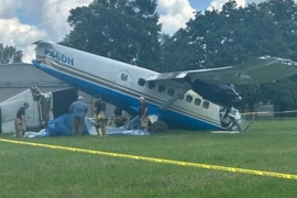 Rơi máy bay chở 20 người ở Mỹ, nhiều người bị thương