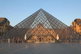 Bắt giữ hai nghi phạm vụ trộm tại Bảo tàng Louvre