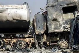 Nổ xe bồn chở nhiên liệu, gần 40 người thiệt mạng