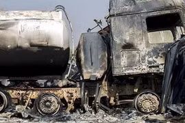 Nổ xe bồn chở nhiên liệu, gần 40 người thiệt mạng