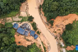 Lở đất do mưa lớn ở Trung Quốc, 3 người thiệt mạng