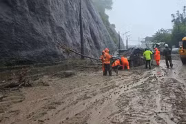 Lật thuyền ở Philippines vì siêu bão Ragasa, 7 ngư dân thiệt mạng