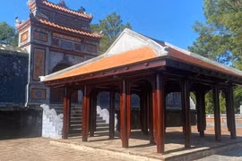 Yêu cầu làm rõ 'ngôi nhà rường' dựng trái phép trong lăng vua Thiệu Trị