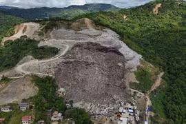 Hiện trường vụ sập núi rác ở Philippines, nhiều người thương vong