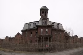 Câu chuyện đằng sau loạt công trình bỏ hoang trên thế giới