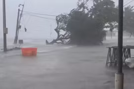 Hình ảnh bão Matmo đổ bộ vào Trung Quốc