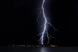 Trên đường đi học về, 3 nữ sinh bị sét đánh tử vong