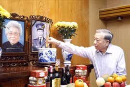 Tổng Bí thư, Chủ tịch nước Tô Lâm dâng hương tưởng nhớ các đồng chí lãnh đạo tiền bối