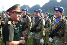 Lan tỏa hình ảnh nữ quân nhân vừa xinh đẹp duyên dáng, vừa hùng tráng