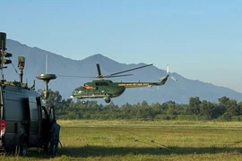 Trong ánh nắng vàng dịu của đầu thu, đội ngũ phi công, thành viên tổ bay và lực lượng bảo đảm kỹ thuật của Trung đoàn Không quân 917 (Sư đoàn 370) hoàn tất công tác chuẩn bị, thực hiện chuyến bay chuyển sân về căn cứ Cần Thơ, tiếp tục nhiệm vụ canh giữ bầu trời phương Nam Tổ quốc.