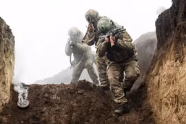 Pokrovsk bị bao vây, quân Ukraine phòng thủ thành “rùa trong bình”