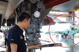 Lộ ảnh dây chuyền lắp ráp tiêm kích J-35A Trung Quốc