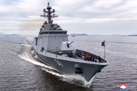 Lãnh đạo Triều Tiên Kim Jong Un thị sát tàu chiến mới