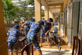 Vùng 3 Hải quân giúp đỡ nhân dân khắc phục hậu quả sau mưa lũ