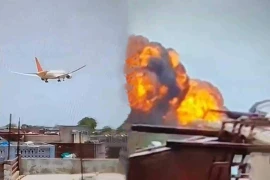 Rơi máy bay chở 242 người ở Ấn Độ
