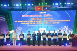 Hội chợ kết nối giao thương thắt chặt tình đoàn kết đặc biệt Việt Nam – Lào