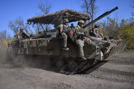 Hai cánh quân của Nga vượt sông ồ ạt tiến vào Dnipropetrovsk 