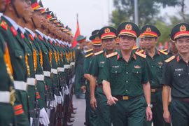 Thượng tướng Trương Thiên Tô thăm và động viên lực lượng diễu binh A80