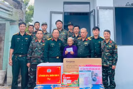 Lữ đoàn 574 hoàn thành bàn giao 8 ngôi nhà trong Chiến dịch Quang Trung