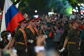 Nhân dân hân hoan chào đón khối Nga, Lào, Campuchia tham gia diễu binh A80