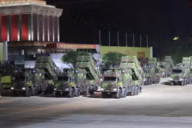 Dàn khí tài "khủng" diễu hành trên Quảng trường Ba Đình sau 40 năm