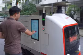 Cận cảnh robot giao hàng tự động có sức chở 400kg của Viettel