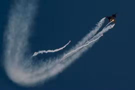 Nga trút "mưa lửa" vào Ukraine, NATO điều chiến đấu cơ sẵn sàng đối đầu