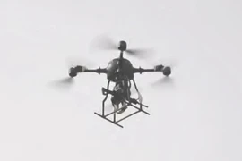 UAV Trung Quốc gắn súng trường có khả năng bách phát bách trúng