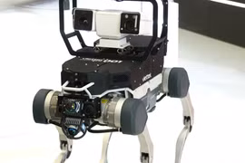 Robot chó tuần tra Viettel tạo ấn tượng triển lãm 80 năm thành tựu đất nước